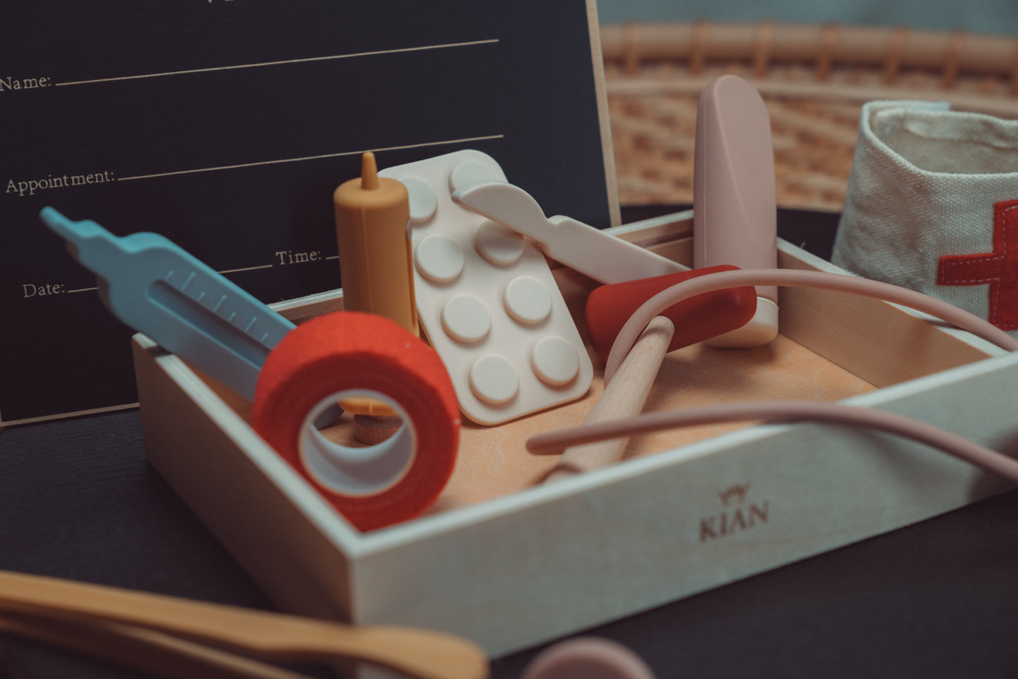 Lernspielzeug Holz-Arztkoffer für Kinder, kreative Spiele & Fantasie