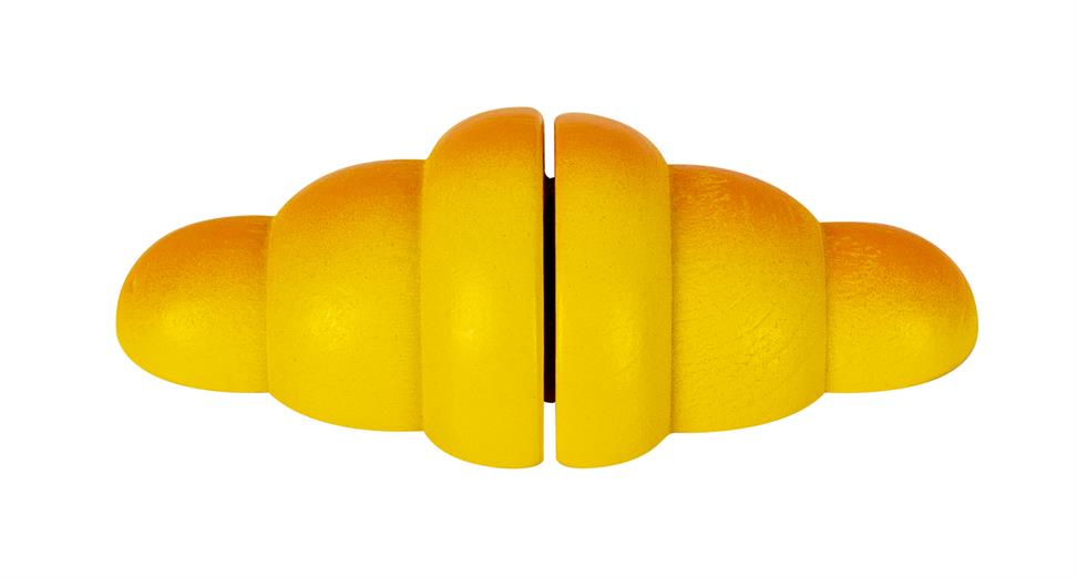 Nahaufnahme eines gelben Holzspielzeug-Croissants mit Teilung in der Mitte – perfekt für realistische Spielküche