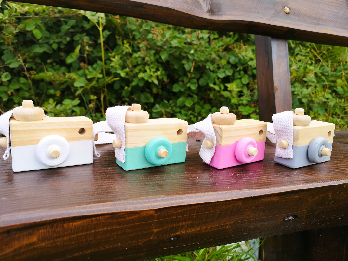 Nachhaltige Holzspielzeugkamera in Weiß mit Leinenbeutel – perfektes Geschenk für Kinder ab 1 Jahr