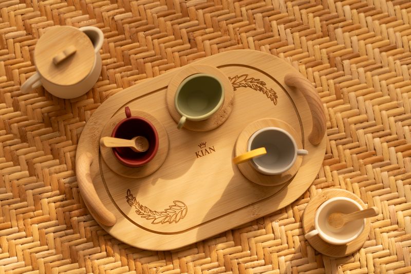 Lernspielzeug Tee-Set aus Holz und Silikon, fantasievolles Rollenspiel mit Blech, Gläsern, Tellern und Zubehör