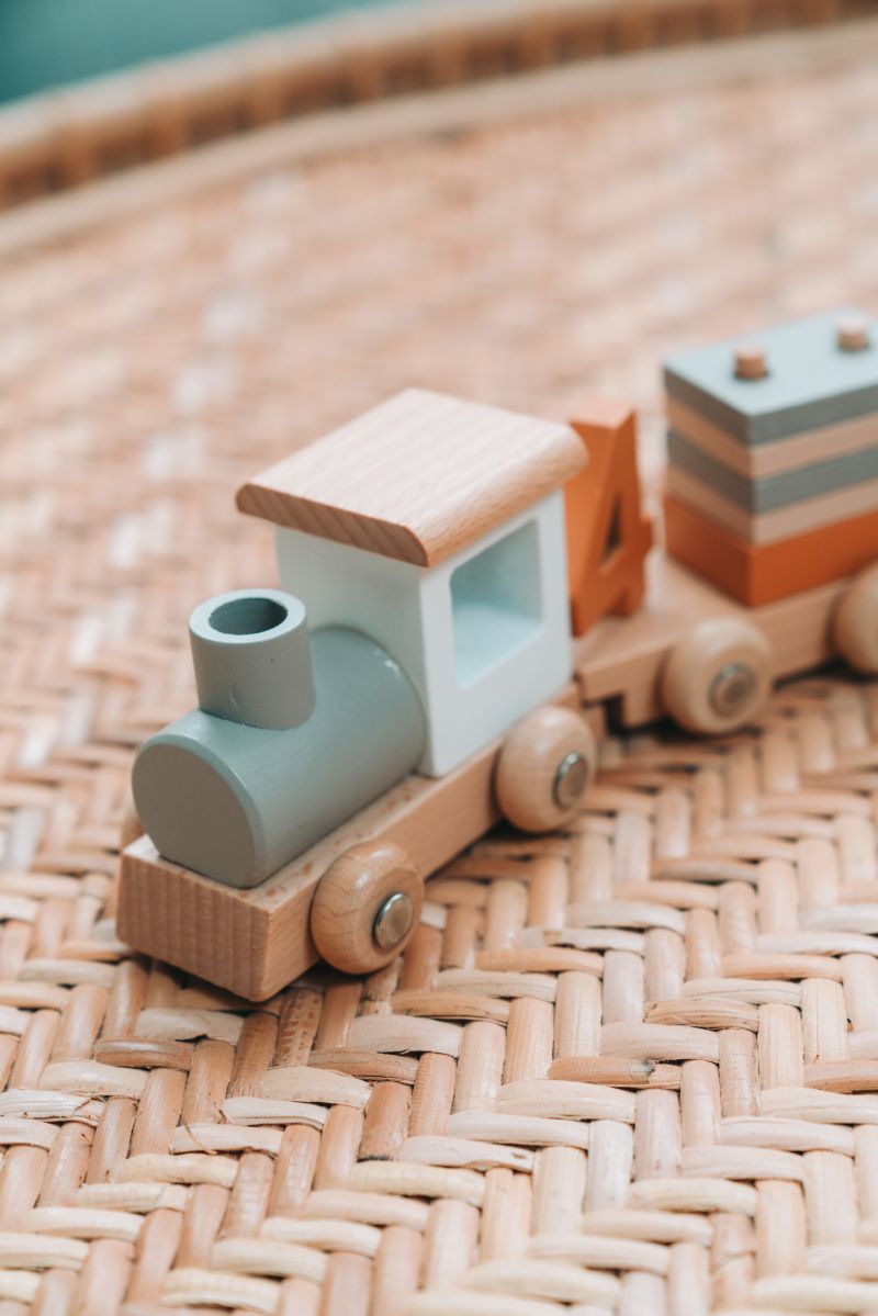 Zug Holzlokomotive mit Bauklötzen aus Holz