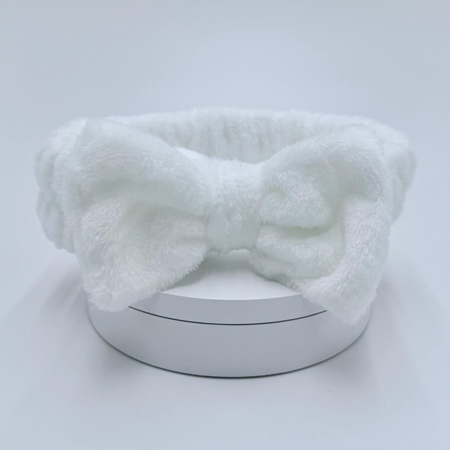 Weißes Stirnband für Wellness und Beauty-Rituale