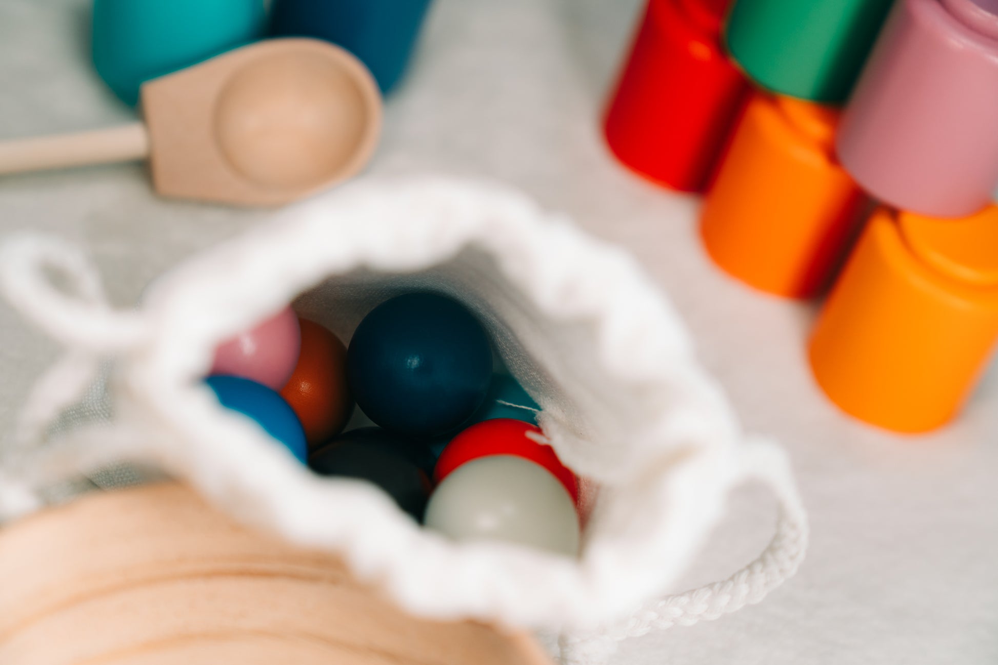 Lernspielzeug Holz Farbsortierspiel für Kinder, Farben erkennen & Zuordnen