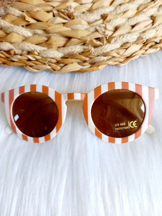 Runde Kinder-Sonnenbrille mit rot-weißen Streifen und UV400-Schutz – stylisch und sicher im Sommer