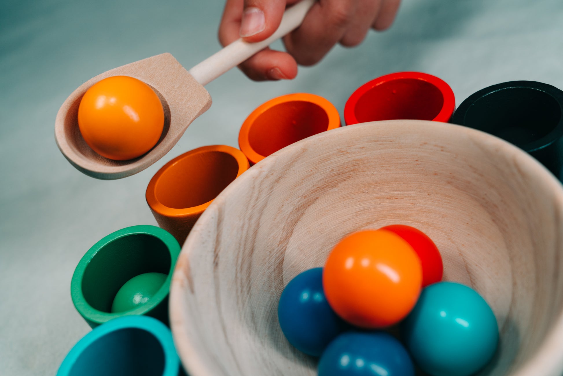 Holz Farbsortierspiel mit bunten Steckelementen, pädagogisches Spiel für Kleinkinder