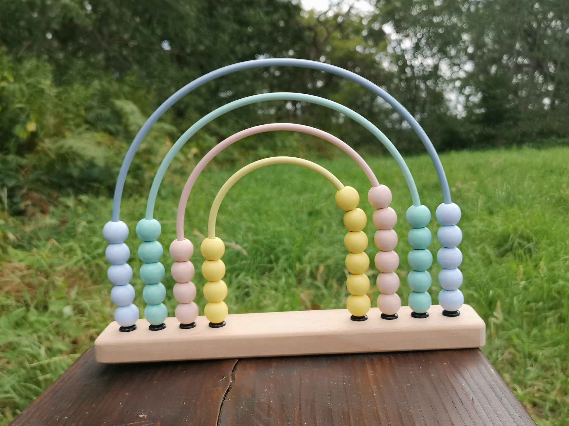 Montessori Murmelspiel Regenbogen aus Holz Kinder Lernspielzeug Motorik und Logik pädagogisches Holzspiel