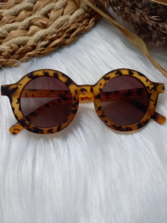 Runde Kinder-Sonnenbrille mit braunem Leo-Muster, UV400-Schutz, CE-zertifiziert, stylisches Accessoire für Kinder ab 1 Jahr