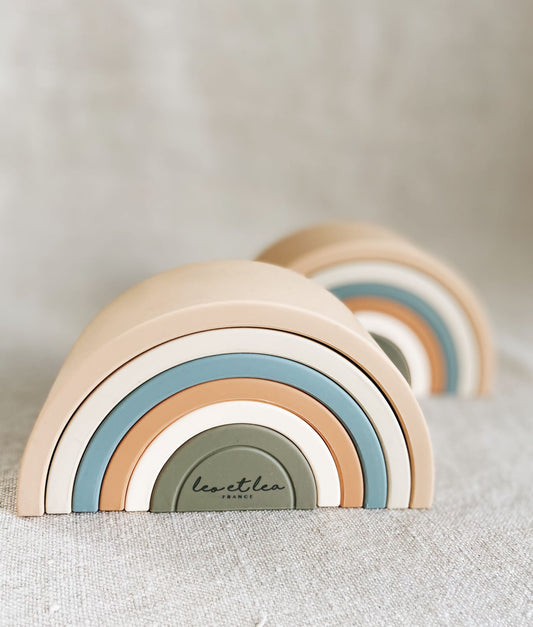 Regenbogen-Bauset aus weichem Silikon in Pastellfarben – stapelbares Babyspielzeug ab 1 Jahr von Leo et Lea