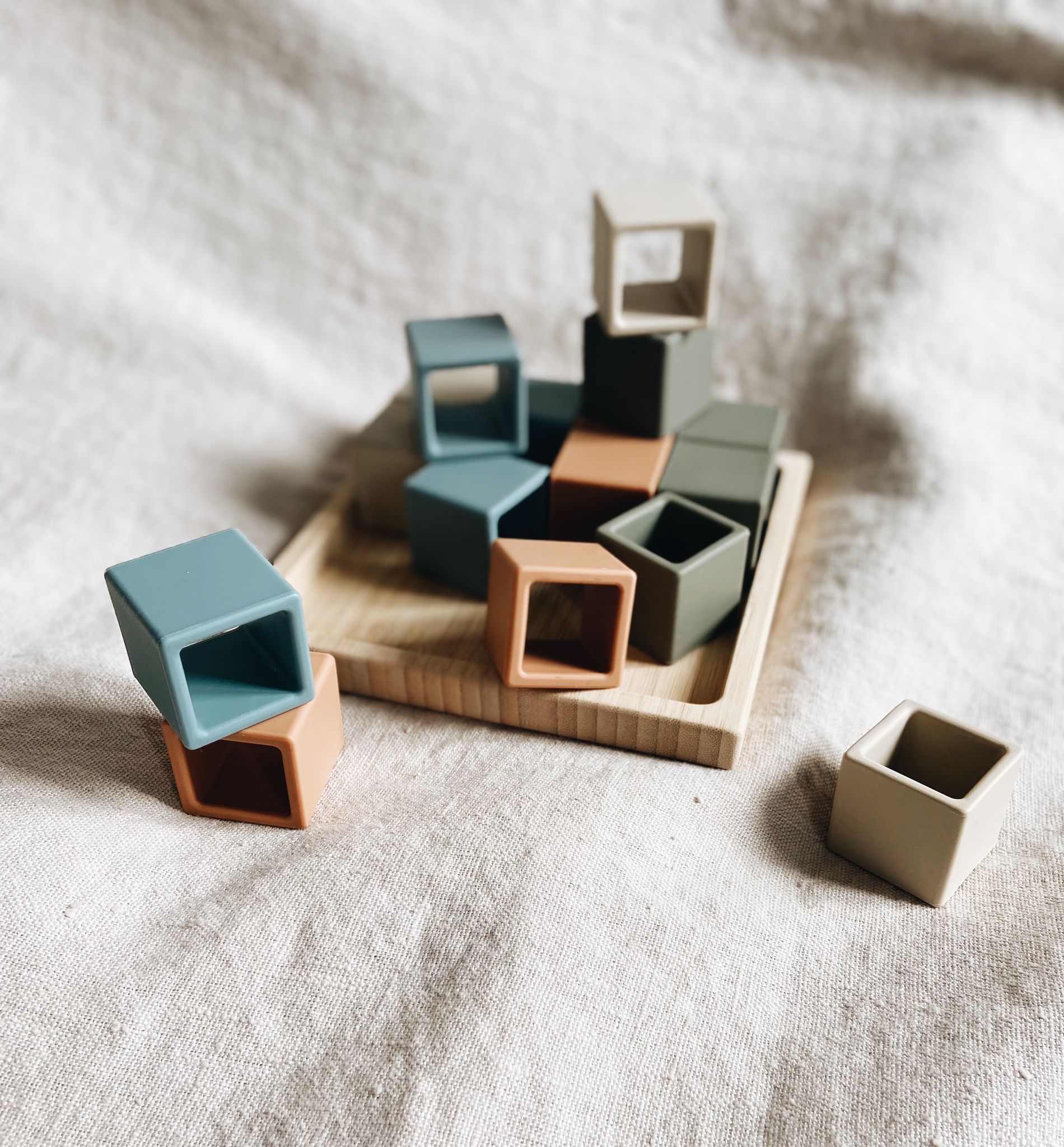Würfelpuzzle aus Holz und Silikon 16-teilig Montessori Lernspielset Kinder motorische Fähigkeiten Logikspielzeug