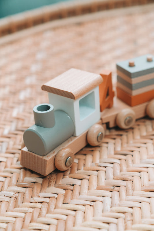 Zug Holzlokomotive mit Bauklötzen aus Holz